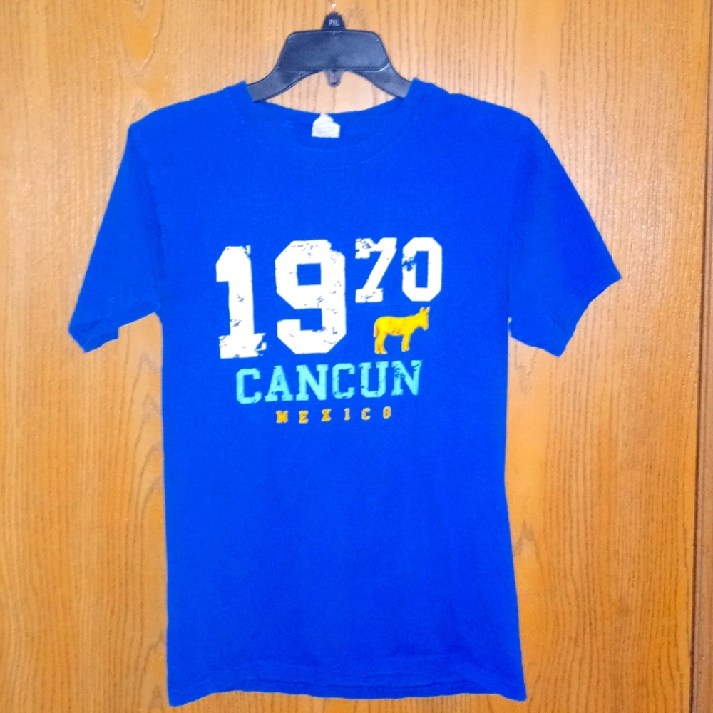 Blue (1970 🐂 Cancun Mexico) short sleeve shirt **See pics** Size: S